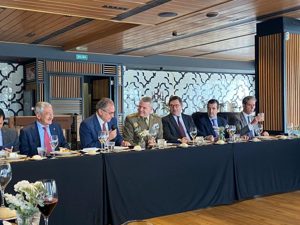 Almuerzo privado con el JEMALE, Excmo. SR Tte. General García y García de las Hijas