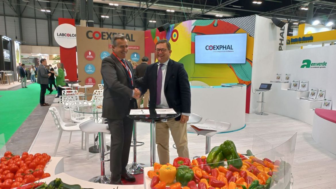 CESUR y COEXPHAL firman un acuerdo de colaboración para potenciar la innovación en el sector hortofrutícola