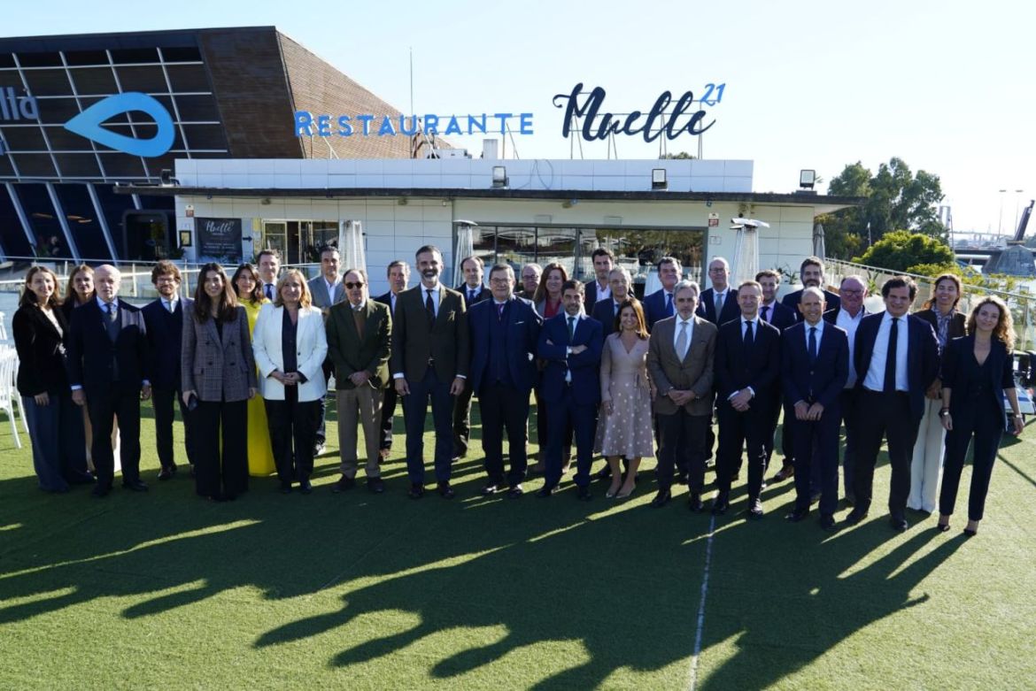 Almuerzo de trabajo con el consejero de Agricultura, Pesca, Agua y Desarrollo Rural de la Junta de Andalucía, Ramón Fernández- Pacheco
