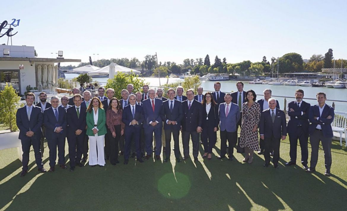 Los socios de CESUR mantienen un almuerzo de trabajo con el nuevo consejero de política industrial y energía de la Junta de Andalucía