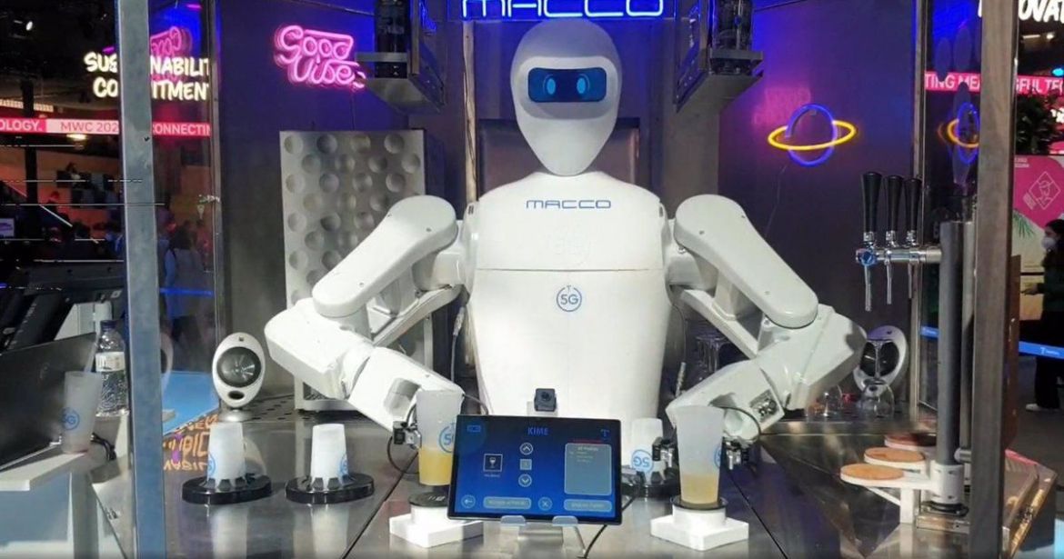 Efficold comienza a fabricar robots humanoides para bares y restaurantes