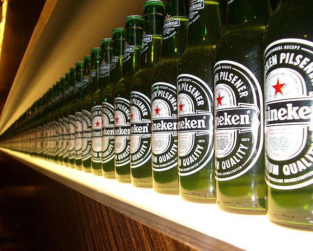 Heineken abandona Rusia y busca propietario para traspasar su negocio en el país