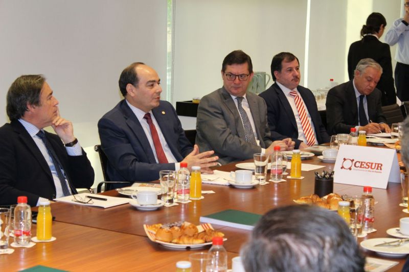 8 de febrero Desayuno de trabajo con el Embajador de Paraguay