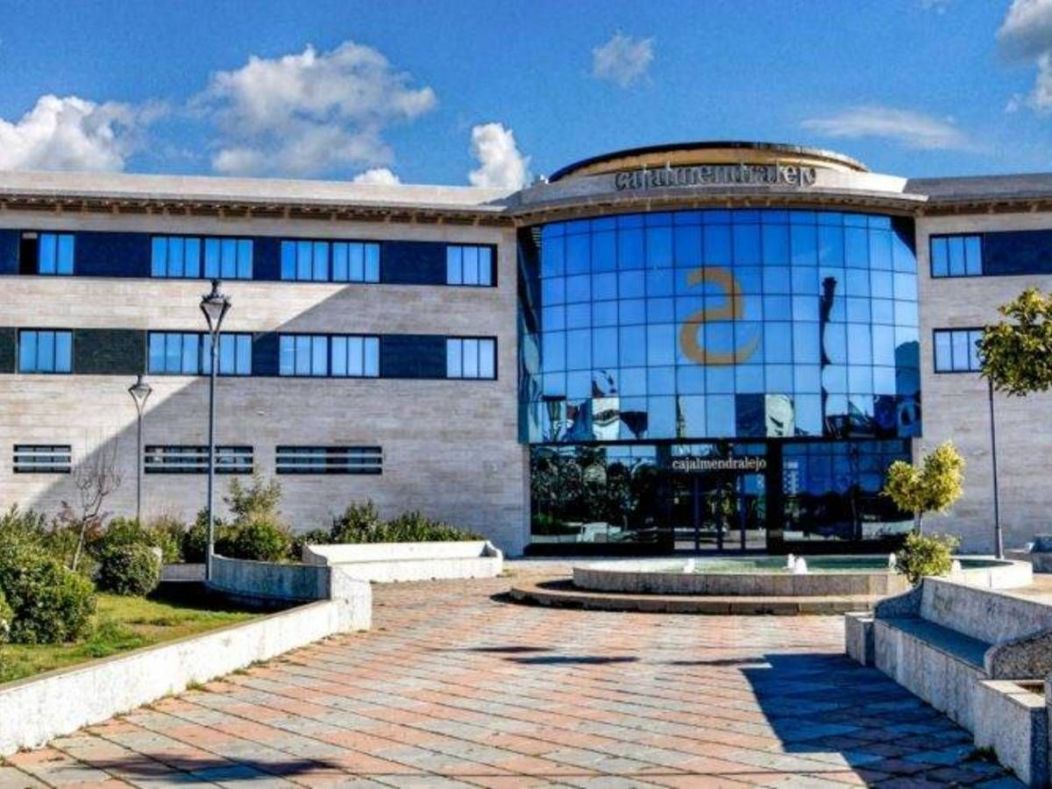 La caja rural más antigua (Cajalmendralejo) cierra la compra de Banco de Depósitos